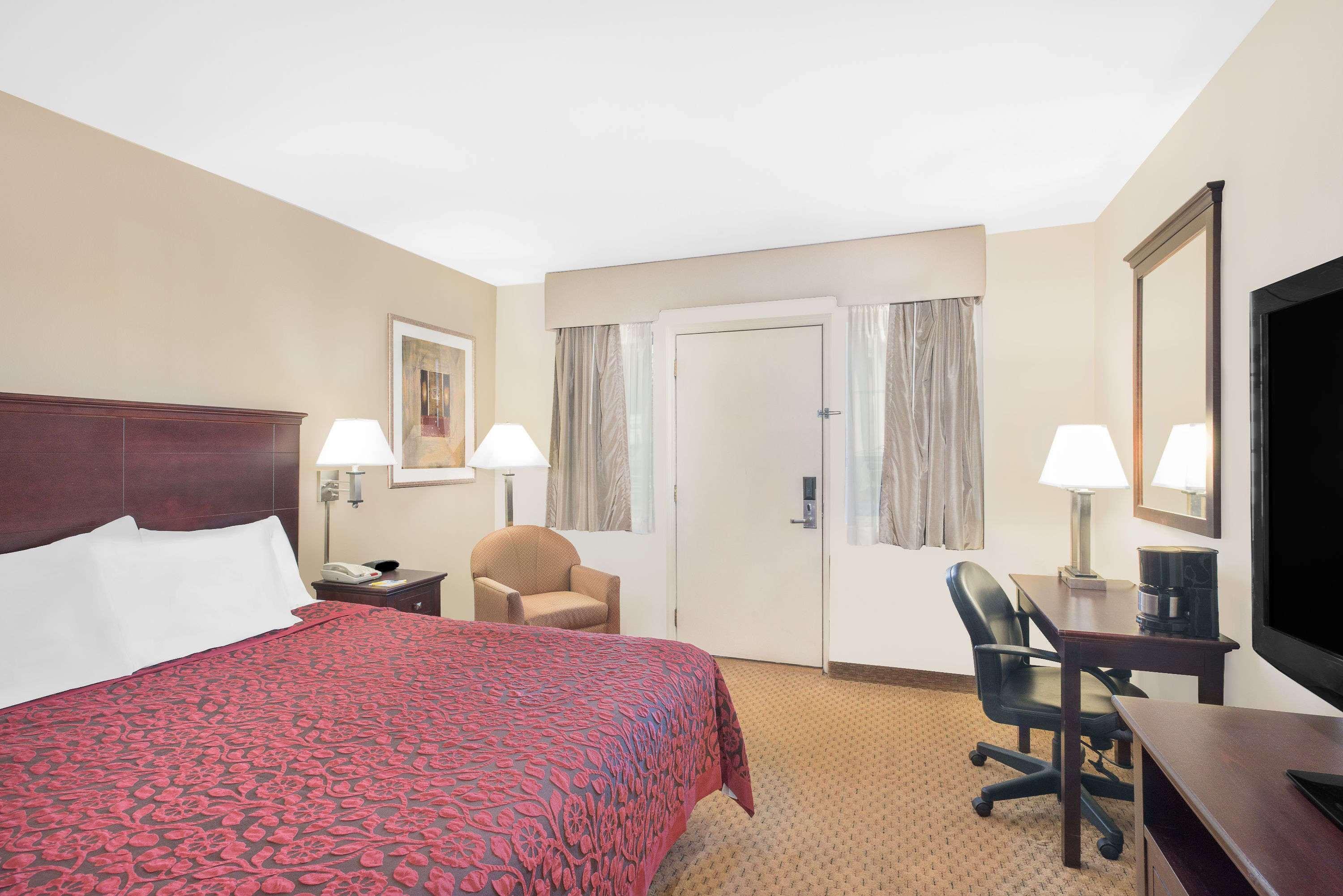 Hotel Days By Wyndham Springfield/phil.intl Airport Springfield