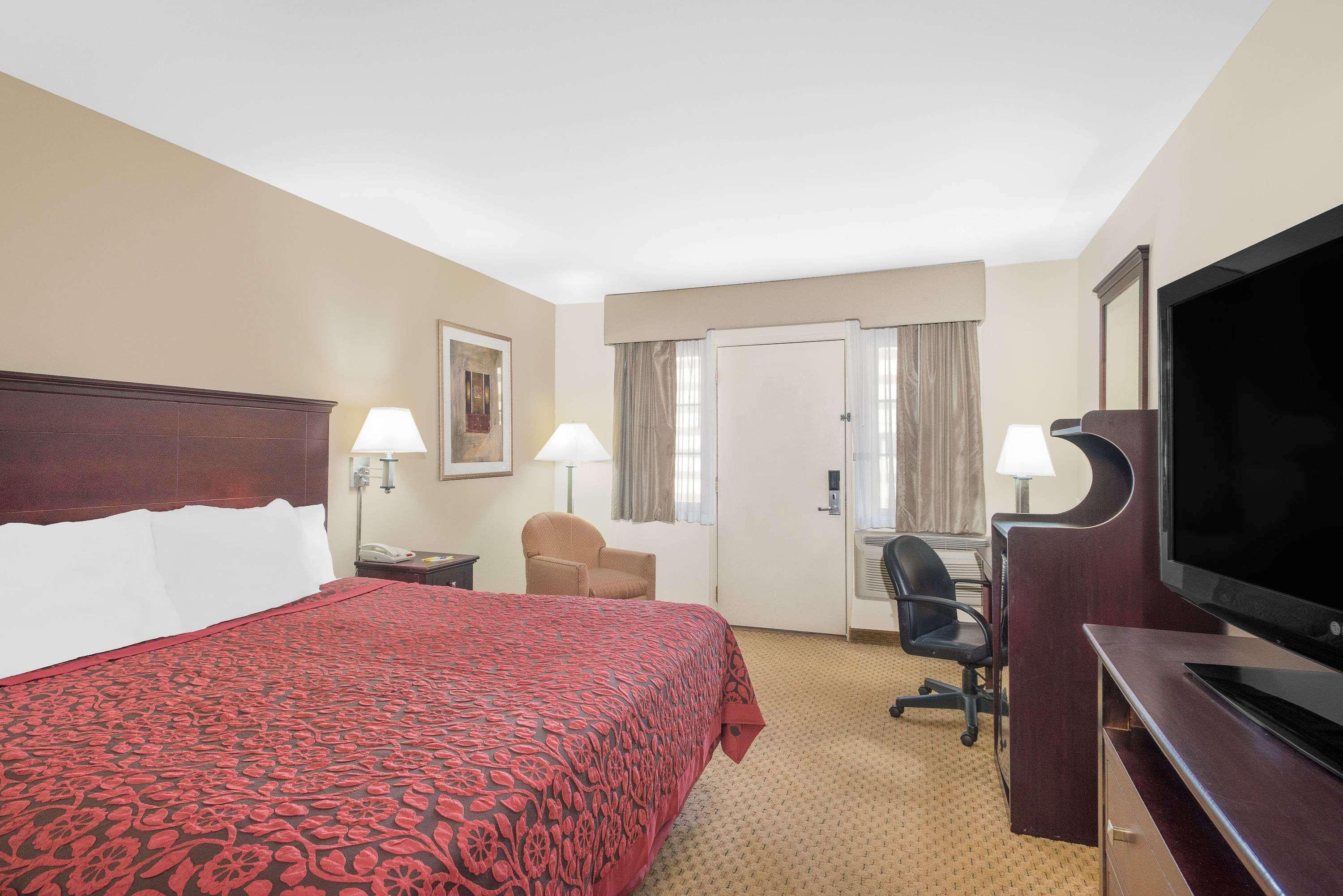 Days By Wyndham Springfield/phil.intl Airport Hotel