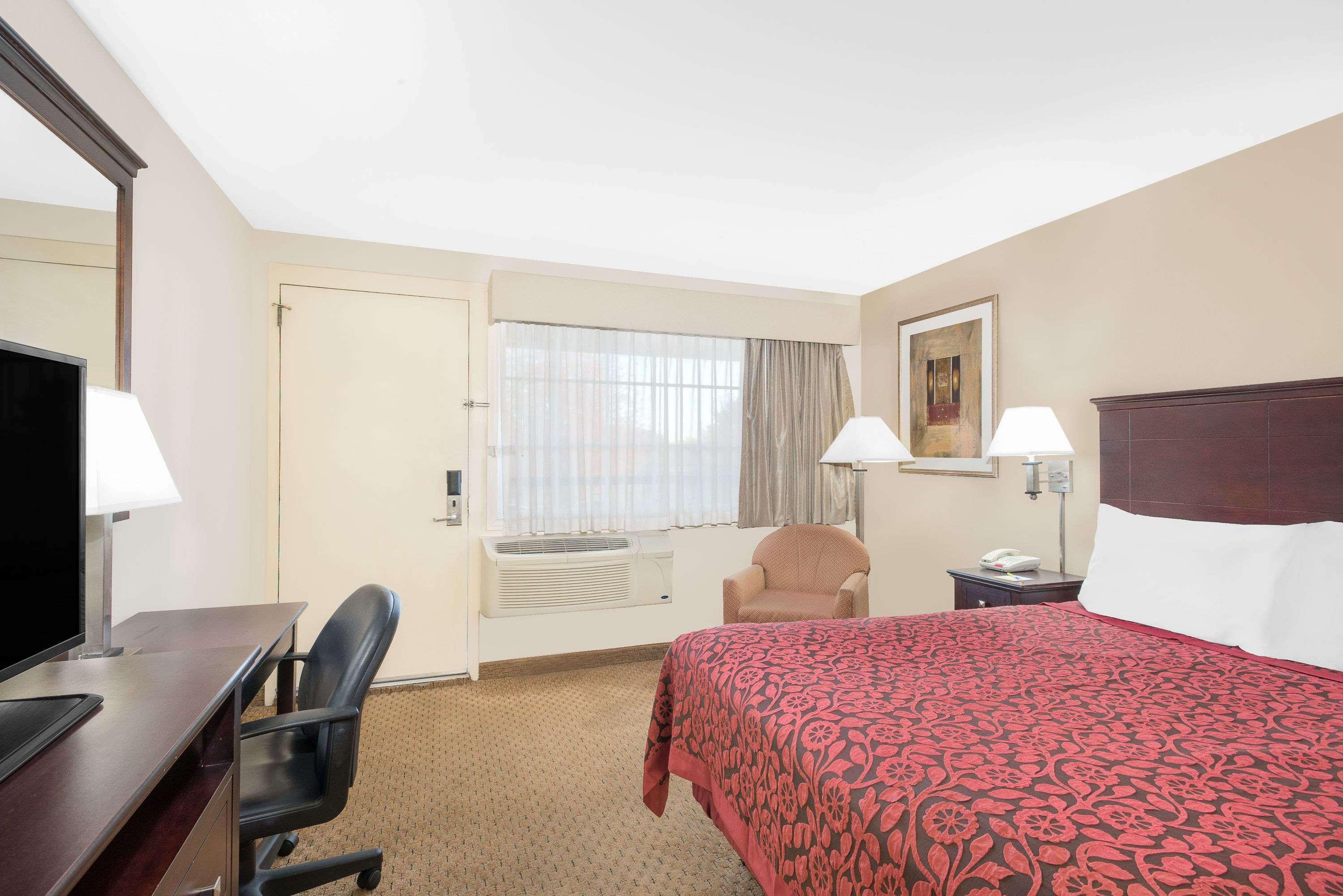 Days By Wyndham Springfield/phil.intl Airport Hotel